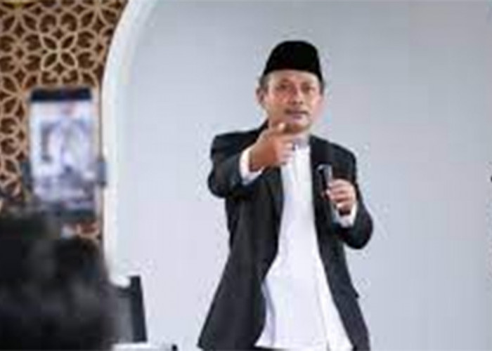 TikToker Mang Kifly Menyebut Helmi Hidayat Tak Pantas Jadi Dosen, Netizen Lebih Parah Lagi 