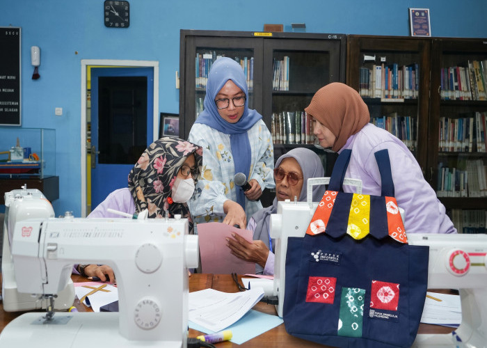 Pusri Wujudkan Ekonomi Sirkular, Melalui Pelatihan Menjahit Kampung Sehati Palembang