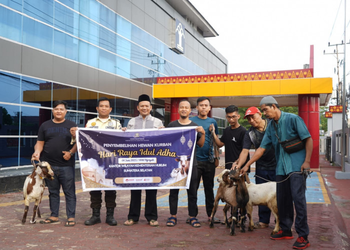 Kanwil Kemenkum Sumsel Berbagi Daging Kurban Iduladha 1446 H, Wujud Nyata Kepedulian Sosial
