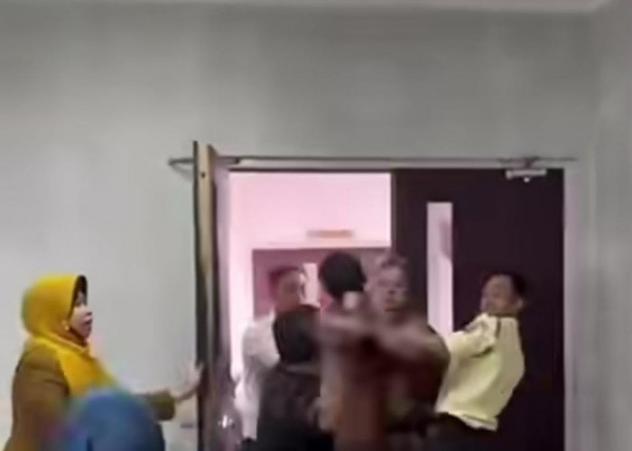 Seorang ASN PUPR Diduga Dipukul Oknum Anggota DPRD Palembang Diruang Rapat, Viral di Sosmed 