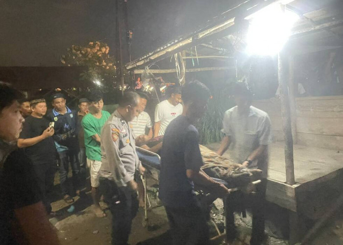Polsek Tanjung Raja Bersama Warga, Evakuasi Pria Diduga ODGJ yang Ditemukan Tak Sadarkan Diri di Serijabo