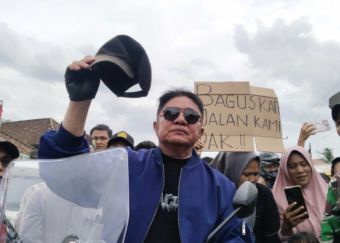 Tinjau Infrastruktur di Ogan Ilir, Gubernur Pastikan akan Perbaiki Sejumlah Jalan Provinsi yang Rusak