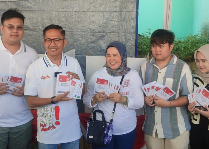 Bersama Keluarga Nyoblos di TPS 053 Kancil Putih Pulau, Pj Wako Palembang: Jangan Golput! 