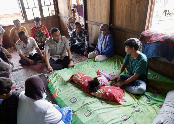 Usai Dikunjungi Bupati Muchendi, Balita Penyintas Atresia Ani Siap Operasi di RSMH