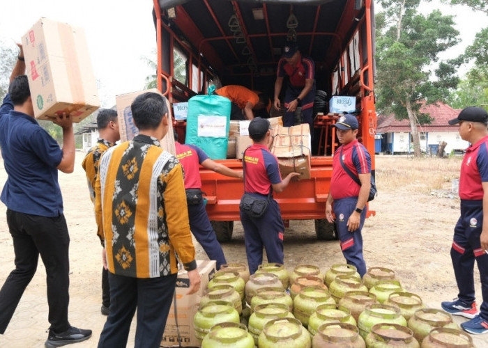 Kanwil Kemenkum Babel Salurkan Donasi untuk Korban Karhutla Dusun Serdang
