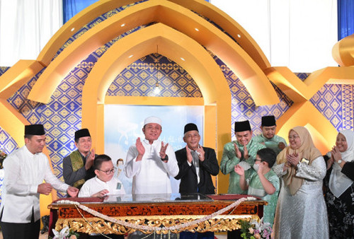 Gubernur Deru dan Bupati Iskandar Resmikan Masjid Al-Hayza 