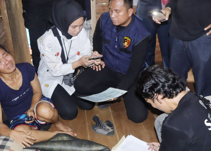 Seorang Wanita Diamankan Tim Gabungan Saat Menggerebek Kampung Narkoba di Muba, Temukan 19 Paket Sabu 