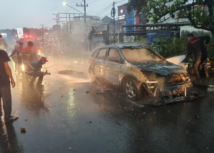 Ini Penyebab Mobil Honda CRV yang Hangus Terbakar di Jalan Demang Lebar Daun Palembang  