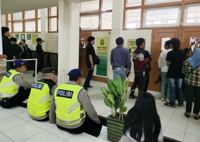 Ruang Sidang Kasus Pembunuhan dan Rudapaksa Siswi SMP di Talang Kerikil Dijaga Ketat Polisi