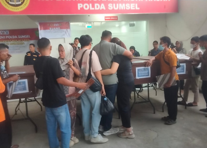 Isak Tangis Pecah Saat Penyerahan Jenazah Korban Laka Bus ALS vs Truk Tangki, Simbolis Santunan Diserahkan