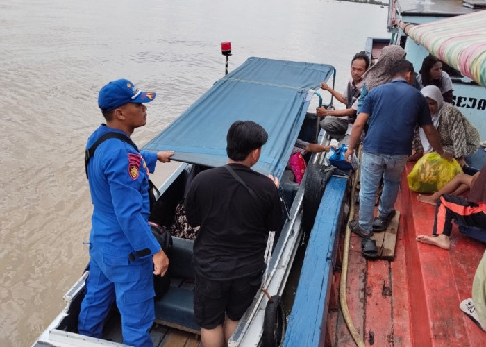 Dramatis! Ambulans Apung Polairud Polda Sumsel Selamatkan Nelayan Kritis dari Desa Terpencil