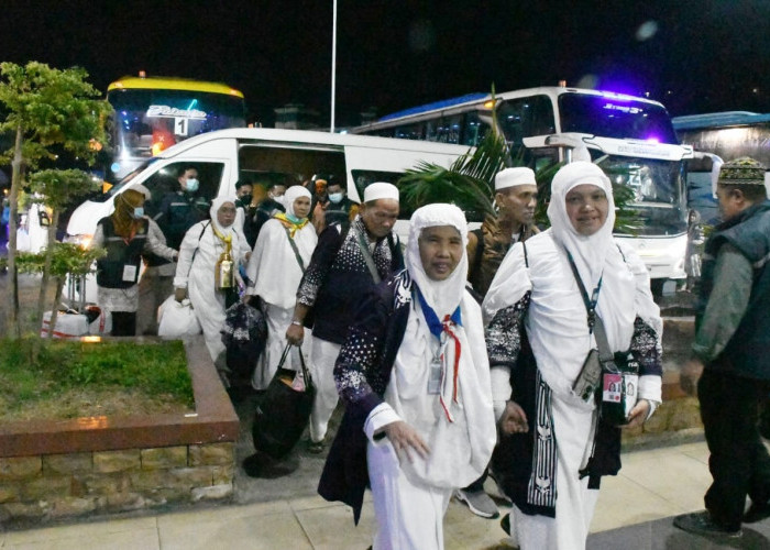 Kloter 19 Tiba Palembang, Seorang Jemaah Haji yang Terpisah di Mekkah Masih dalam Pencarian