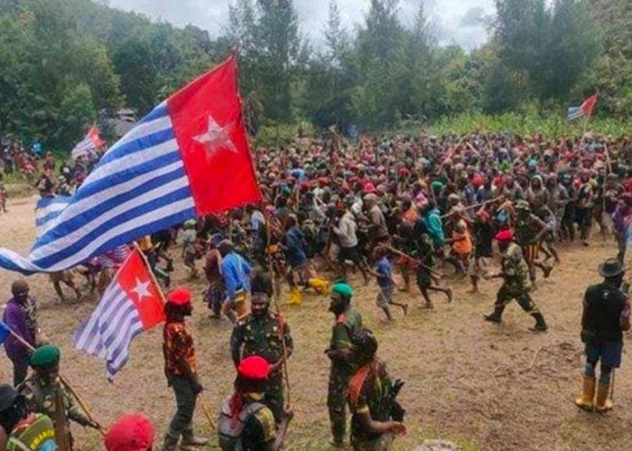 HEBOH! Lagi Asyik Menari Anggota KKB Papua Lari Tunggang Langgang Saat Didatangi Drone Canggih Milik TNI-Polri