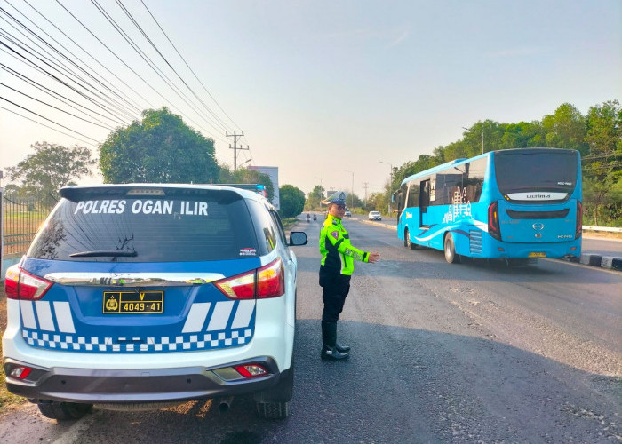 Tertibkan Lalu Lintas, Sat Lantas Polres Ogan Ilir Lakukan Patroli Beat Siang di Sepanjang Jalintim Indralaya