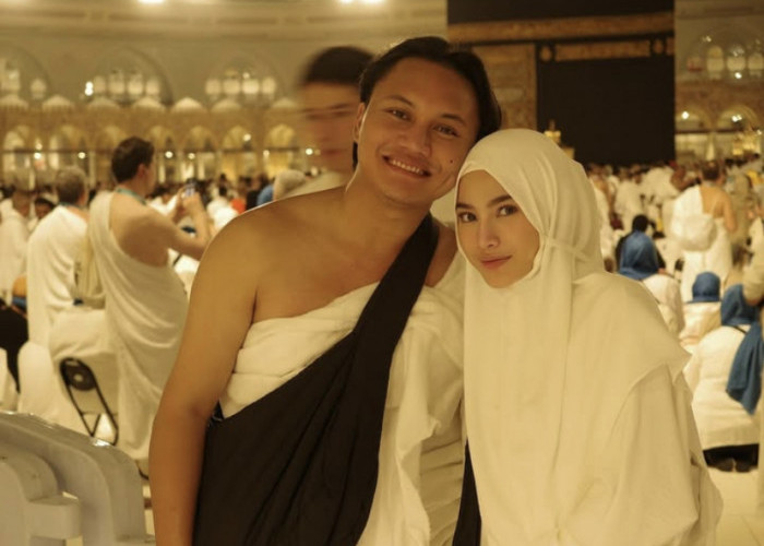 Momen Perdana Mahalini Umrah dan Pakai Hijab Banjir Pujian Warganet