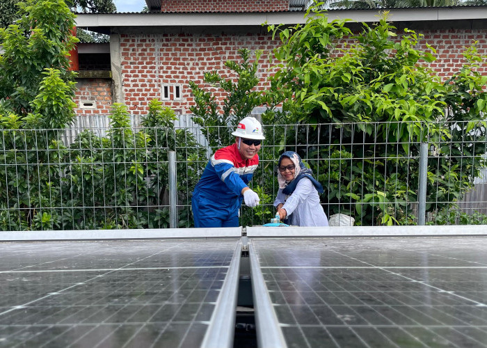 Dari Dapur Kue hingga Meja Belajar, Energi Matahari Hidupkan Harapan Desa Sukakarya