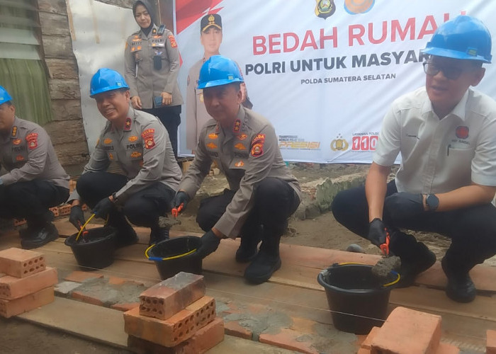 Haru Korban Terima Bantuan Bedah Rumah Polda Sumsel, Sebar Ratusan Bansos Peringati HUT Bhayangkara  