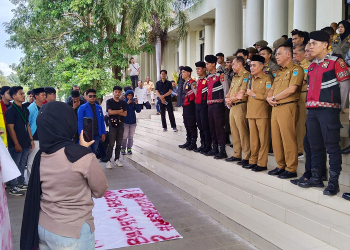 Wabup Ogan Ilir Terima Peserta Aksi Unjuk Rasa Evaluasi Kinerja Panca-Ardani di 100 Hari Kerja Pimpin OI