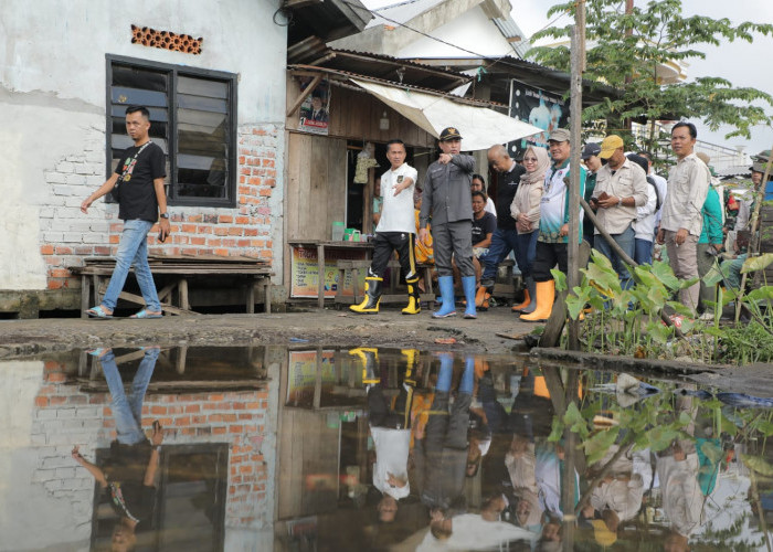 Tinjau Banjir di Keramasan, Ratu Dewa Bersama Ketua DPRD Segera Beri Bantuan 900 Warga Terdampak