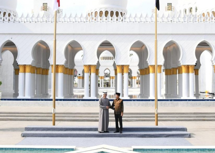 Momen Peresmian Masjid Raya Sheikh Zayed Solo, Jokowi dan Erick Thohir 