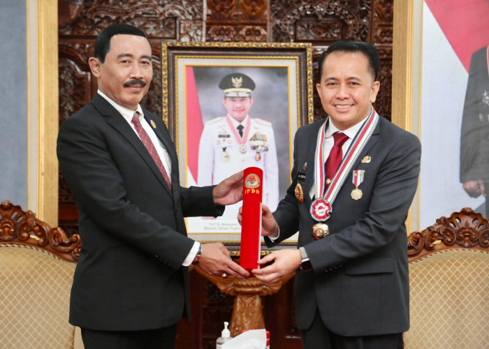 Pj Gubernur Sumsel Agus Fatoni Terima Penghargaan Kartika Pamong Praja: Rektor IPDN: Selamat!