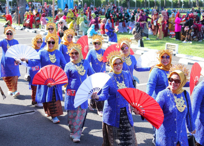 Semarakkan Hari Kebaya Nasional 2025, DWP Kota Palembang Kirim Utusan Ikut Parade 