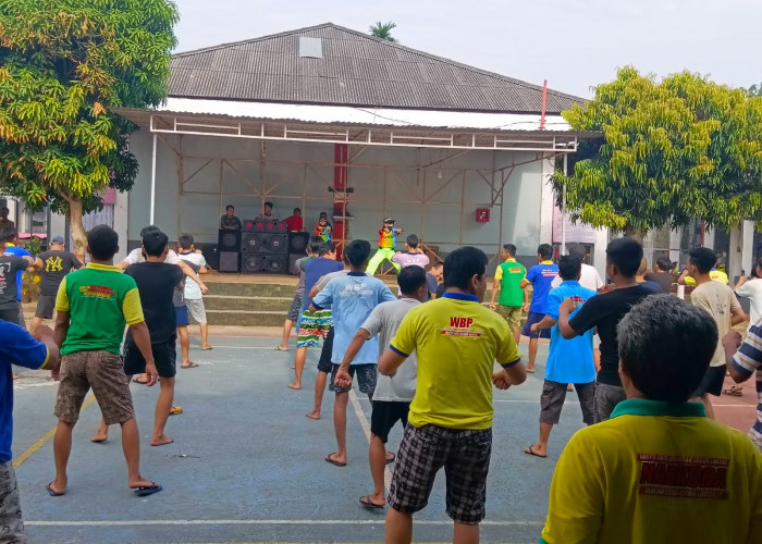Senam Pagi Bersama Warga Binaan, Lapas Narkotika Muara Beliti Ciptakan Lingkungan Positif dan Sehat
