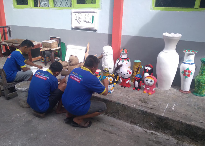 Kreativitas di Balik Jeruji, Warga Binaan Lapas Muara Beliti Ubah Sampah Jadi Seni