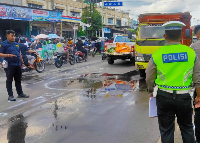 Motor CBR Hilang Kendali di Jalan Lintas Baturaja, Pengantin Baru Tewas Terlindas Dumptruk