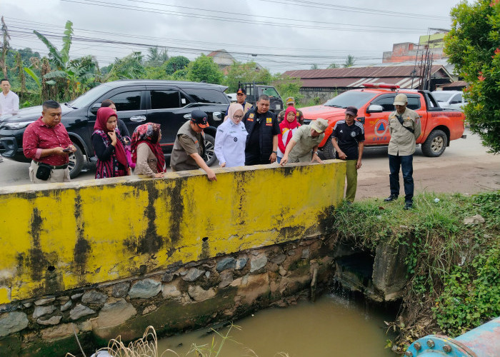 Cepat Tanggap, Wakil Bupati Banyuasin Berikan Bantuan dan Tinjau Aliran Sungai