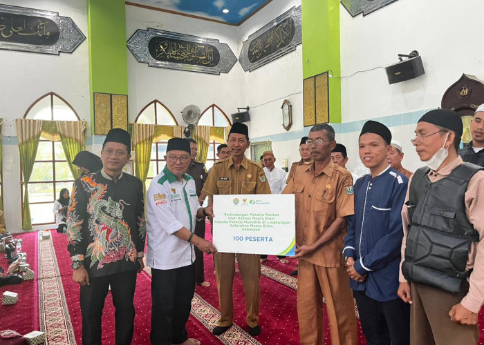 Pertama di Sumsel, Baznas Muara Enim Berikan Jaminan Sosial 100 Pekerja Rentan 