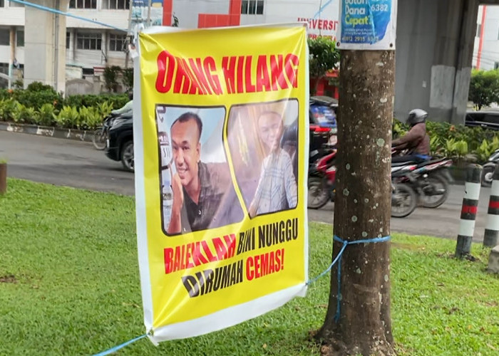 Spanduk Pria Dicari di Simpang 4 Jakabaring Ini Menarik Perhatian, ‘Orang Hilang Bini Nunggu di Rumah Cemas’ 