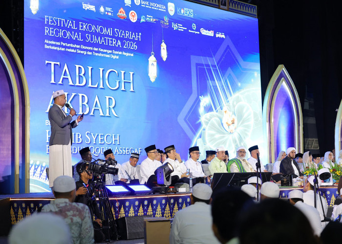 Ratu Dewa Tabligh Akbar Bersama Habib Syech Bin Abdul Qadir Assegaf di PSCC Palembang