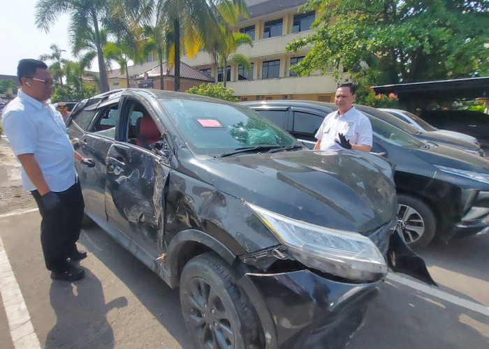 Penyidikan Undercover Buy, Polda Sumsel Tembak Ban Mobil yang Disewa Kurir Narkoba di Ogan Ilir hingga Hancur