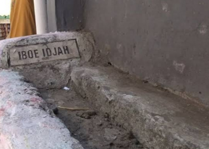 Merinding! Makam Tua 'Iboe Idjah' Nempel di Tembok Rumah Warga di Bandung Ternyata Menyimpan Misteri