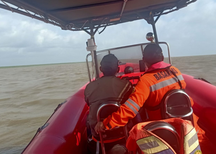 Kapal Benua Indah Bermuatan Kelapa Bocor dan Mati Mesin di Perairan Bata Karang Banyuasin
