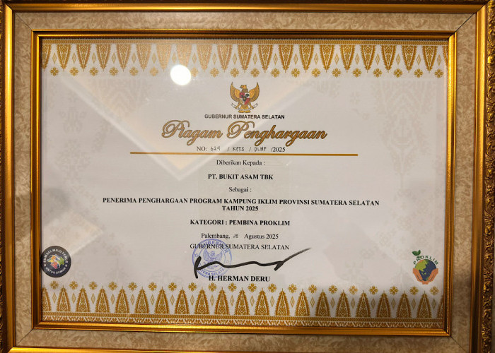 Dukung Aksi Iklim Berkelanjutan, PTBA Raih Penghargaan Pembina Desa Proklim 2025