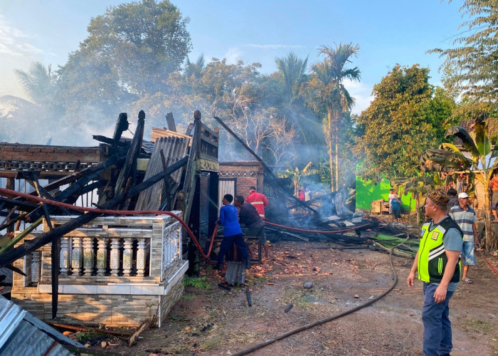 Rumah Kayu di Sungai Pinang 2 Ogan Ilir Terbakar Tak Bersisa Saat Penghuni Sedang Tertidur Pulas