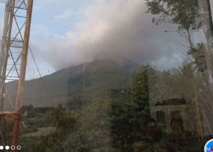 Gunung Api Karangetang Luncurkan Lava Pijar, Warga Diminta Waspada