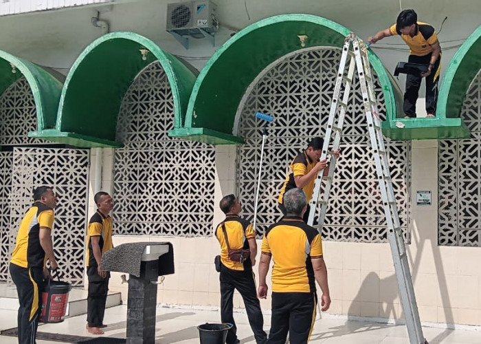Bakti Religi Polsek Tanjung Batu di Masjid Walimah, Sambut HUT Bhayangkara ke-79 di Kabupaten Ogan Ilir