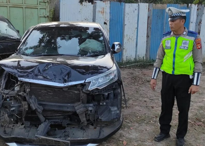  Dahului Kendaraan lain, Honda CRV Tabrak 2 Mobil dan Motor di Jalintim Palembang-Betung