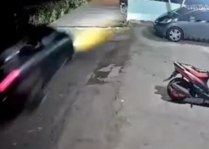 Pencuri Pakai Mobil di Palembang Kepergok Warga Hendak ke Pasar, Melaju Kencang Lepaskan Tembakan 
