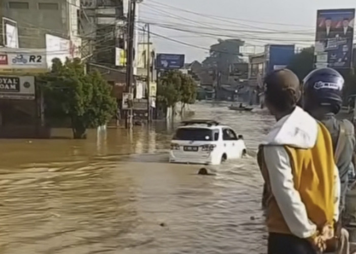 Awalnya Gagah-gagahan Terabas Banjir di Dayeuhkolot Bandung, Fortuner Ini Berujung Diteriaki Warga