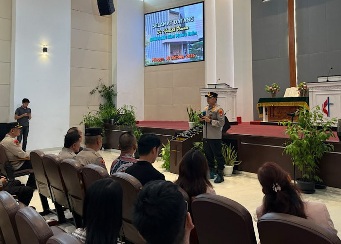 Polisi Bangun Kedekatan dengan Jemaat GMI Muara Enim Lewat Minggu Kasih