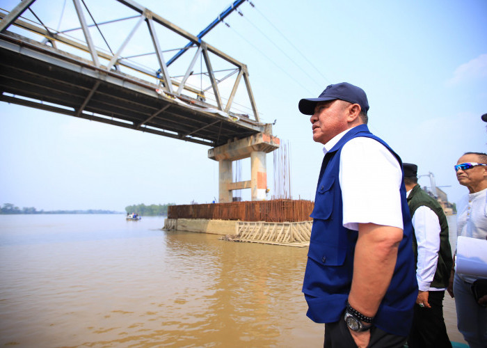 Kesal Progres Jembatan P6 Lalan Lambat, Herman Deru Minta Jadwal Pekerjaan Dipasang Terbuka