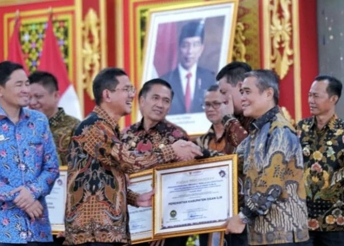 Wabup Ogan Ilir Terima Penghargaan dari Ombudsman RI, Buah Hasil Berikan Pelayanan Terbaik untuk Masyarakat