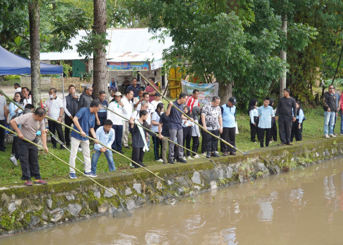 Gen Z di OKI Bersih-Bersih Sungai Demi Lingkungan Lestari