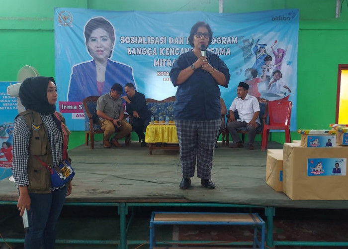 Membangun Keluarga Berkualitas, Irma Suryani Sosialisasi KIE dan Program Bangga Kencana di Desa Karang Bindu