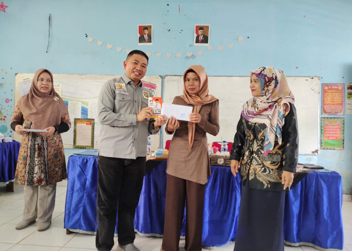 Mgs Syaiful Padli Kunjungi SDN 211 Kertapati Palembang, Sampaikan Bantuan Proram Bantuan Indonesia Pintar
