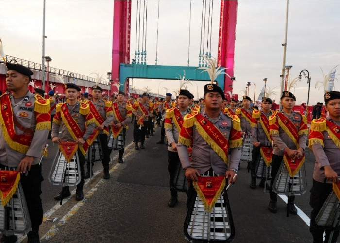 Marching Band Polda Sumsel Bikin Heboh CFD Palembang, Aksi Kayang Stikmaster Jadi Sorotan